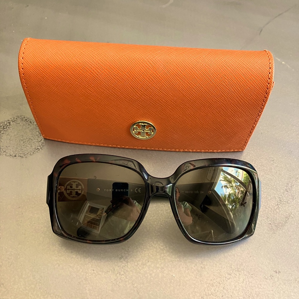 Tory Burch brown tortoise authentic women's sunglasses with case